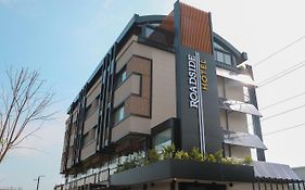 Roadside Hotel